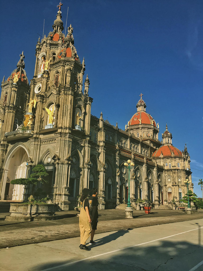 Phát hiện "thiên đường của các nhà thờ" đẹp như châu Âu ngay tại Nam Định, chụp ảnh "sống ảo" thì cứ gọi là nhất - Ảnh 1.