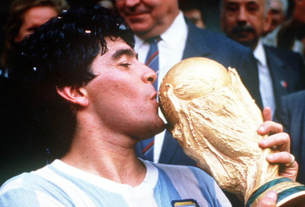 Huyền thoại Maradona vĩnh viễn ra đi ở tuổi 60 - Ảnh 1.