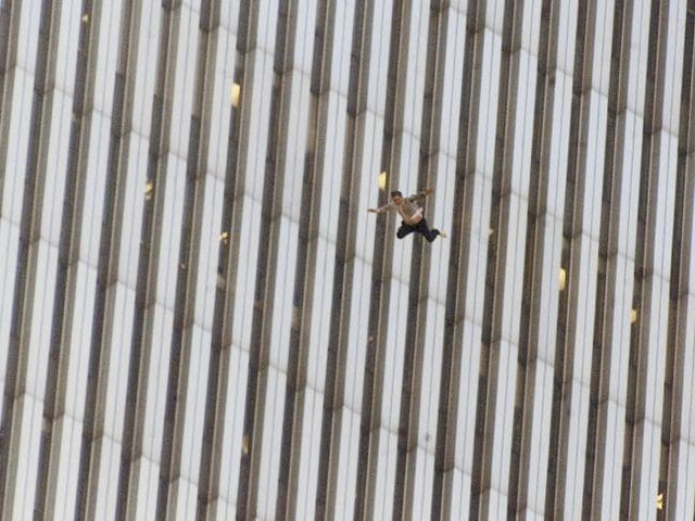 Nhìn lại những khoảnh khắc ám ảnh về vụ khủng bố 11/9 - 5