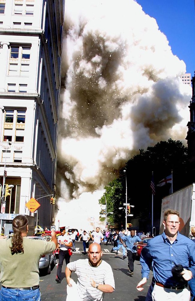 Nhìn lại những khoảnh khắc ám ảnh về vụ khủng bố 11/9 - 7